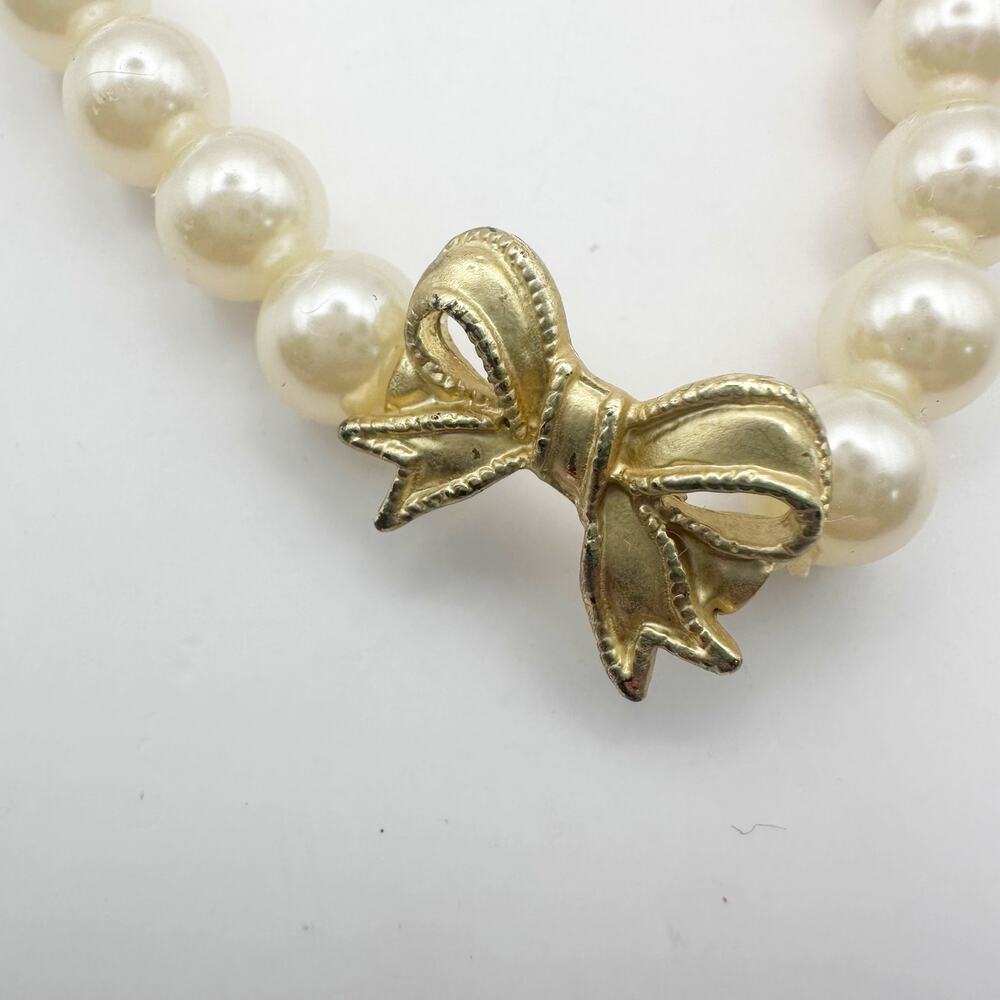 FORNASH Gold Bow Faux Pearl Stretch Bracelet White Preppy Classic Jewelry